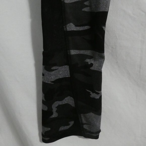 ENERGY PERFORMANCE LEGGING medium camo / camouflage leggings, BNWOT - Picture 11 of 13